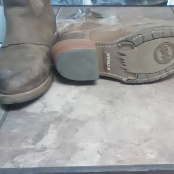 Too tight on my foot. - Picture 3 of 3